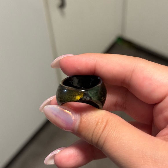 Beautiful green and gold ring - Picture 3 of 4